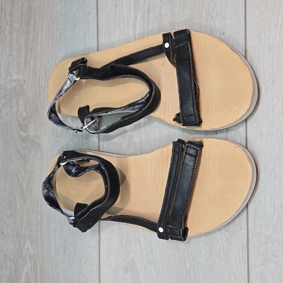 Teva Women Leather Strappy Sandals Flats shoes sz 8 - Picture 3 of 10